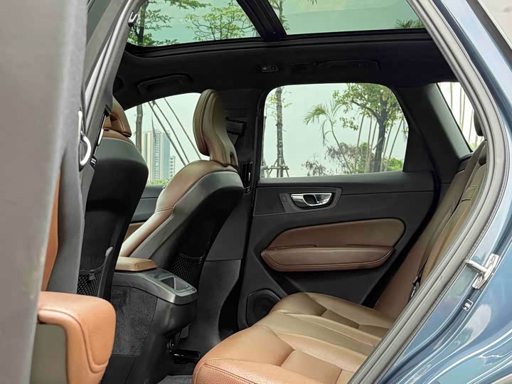 Volvo XC60 2021 T 5 4 WD — фото 11