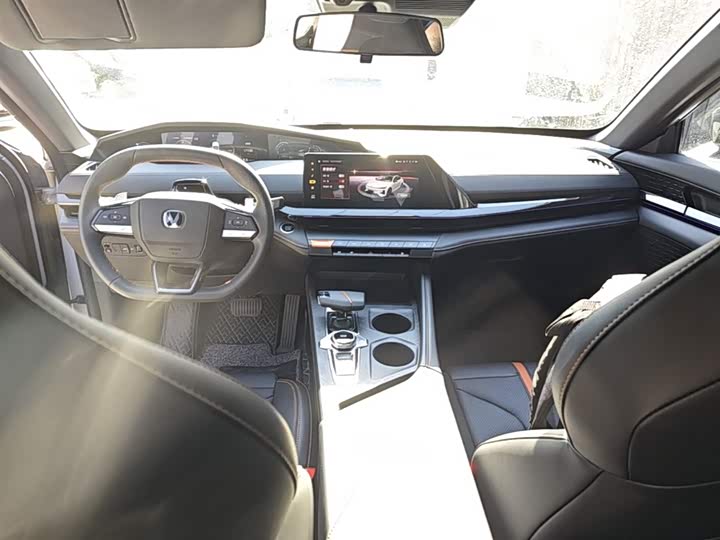 Changan UNI-V 2024 1.5 T Premium — фото 10