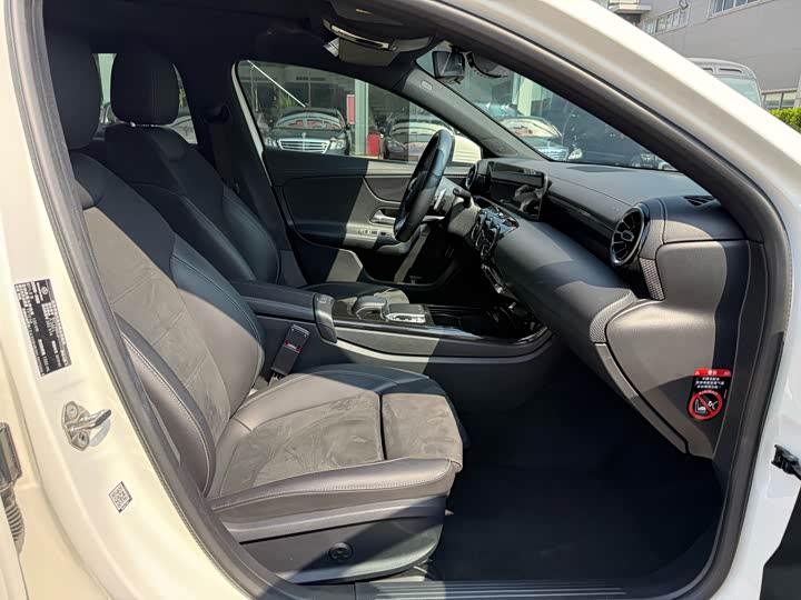 Mercedes-Benz A-Class 2019 A 200 L — фото 17
