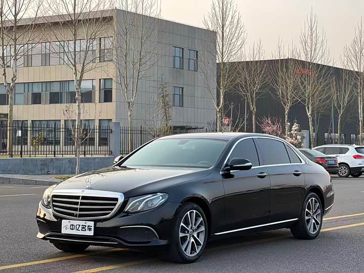 Mercedes-Benz E-Class 2018 E 300 L Luxury — фото 1