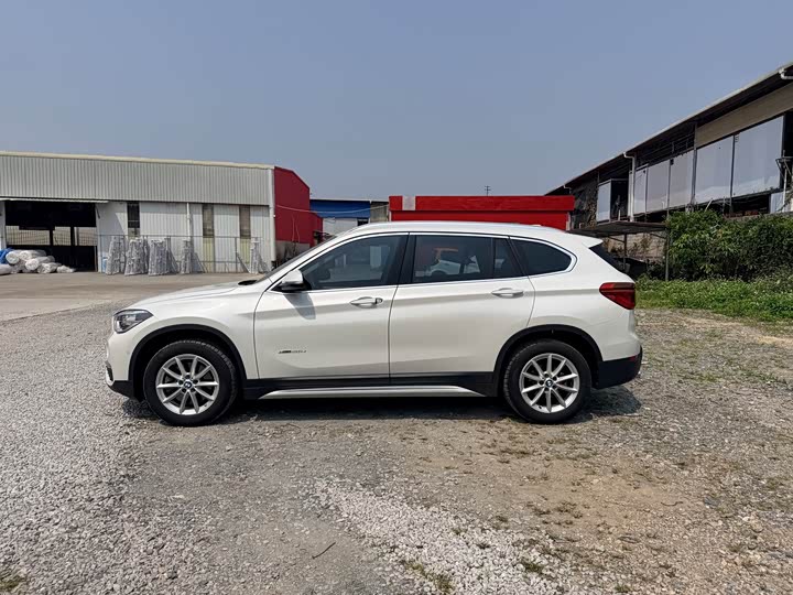 BMW X1 2016 x Drive 20 Li Luxury — фото 4