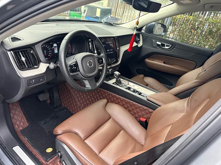Volvo XC60 2020 T 5 4 WD — фото 8