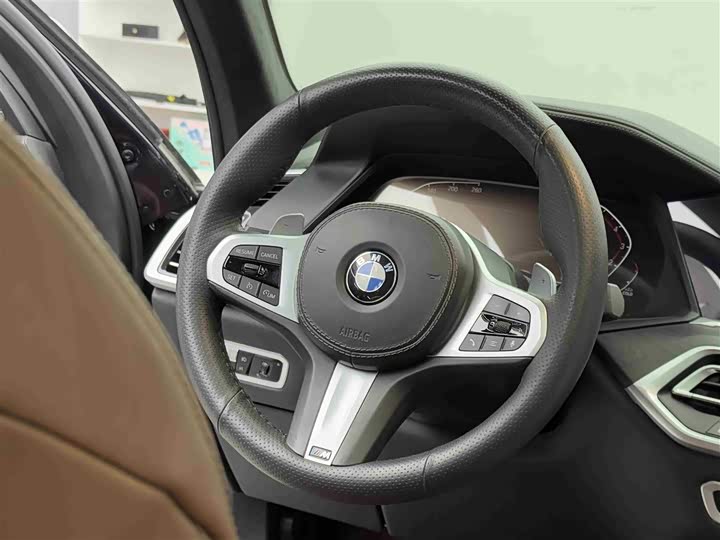 BMW X7 2021 x Drive 40i M — фото 12