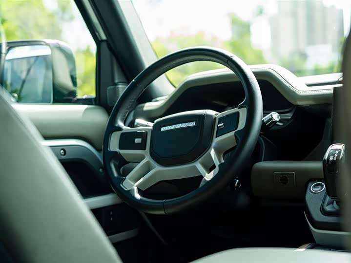 Land Rover Defender — фото 11