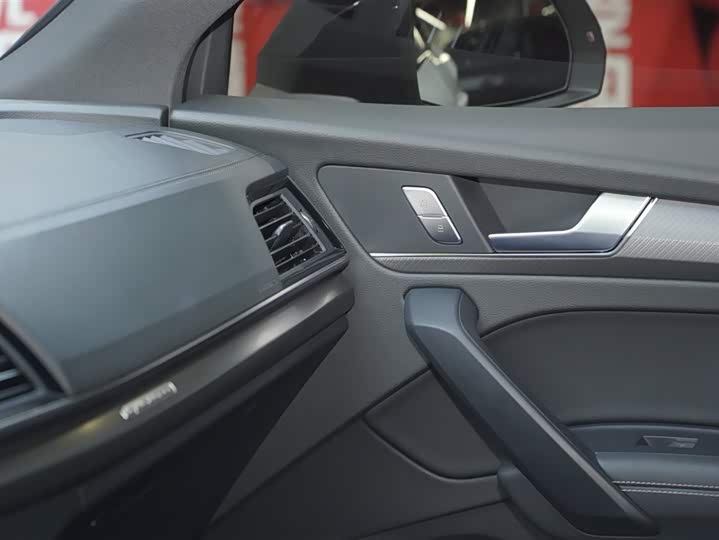 Audi Q5L 2024 40 TFSI — фото 17