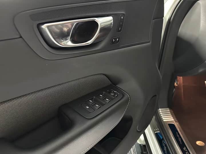 Volvo XC60 Hybrid 2021 T 8 E Hybrid — фото 4