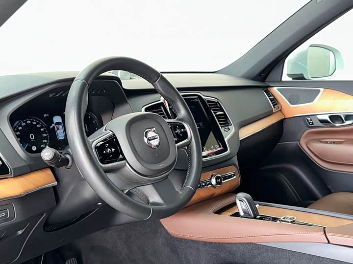 Volvo XC90 2021 B 6 7 — фото 10