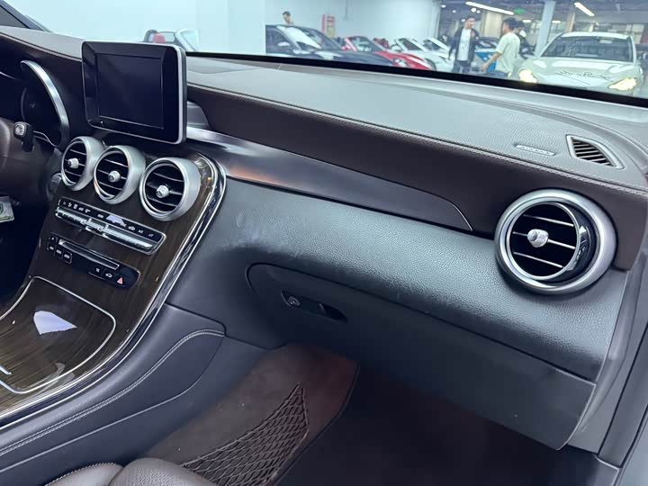Mercedes-Benz GLC 2018 GLC 260 4 MATIC Luxury — фото 20