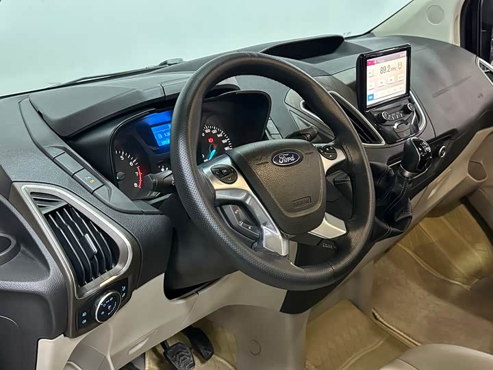Ford Tourneo — фото 17