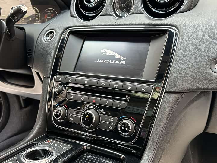 Jaguar XJ 2016 XJL 3.0 SC 2 WD — фото 12