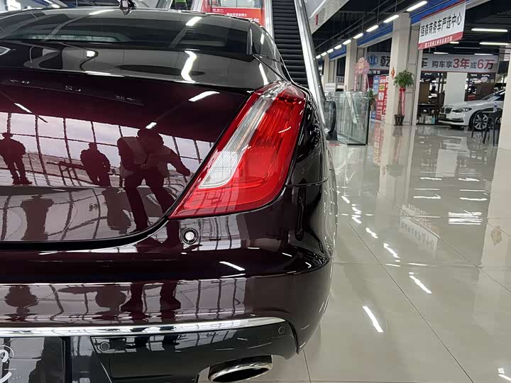 Jaguar XJ 2016 XJL 2.0 T 2 WD — фото 10