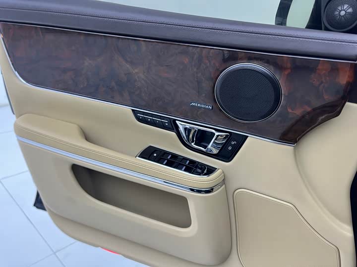 Jaguar XJ 2015 XJL 3.0 SC 2 WD — фото 10
