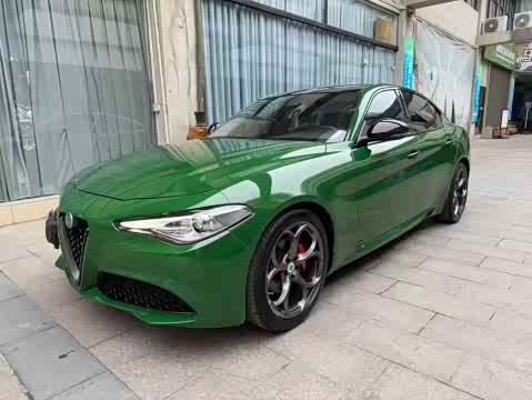 Alfa Romeo Giulia 2018 2.0 T 200 HP — фото 10