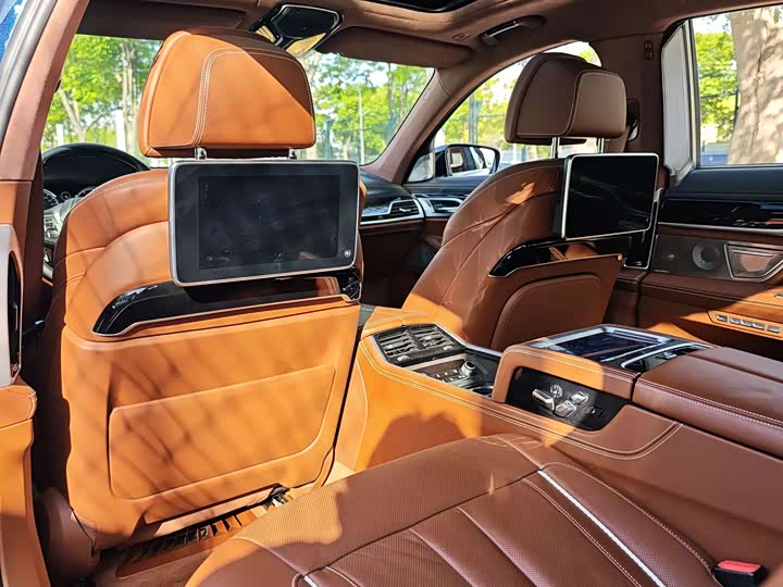 BMW 7-Series 2017 750 Li x Drive — фото 19