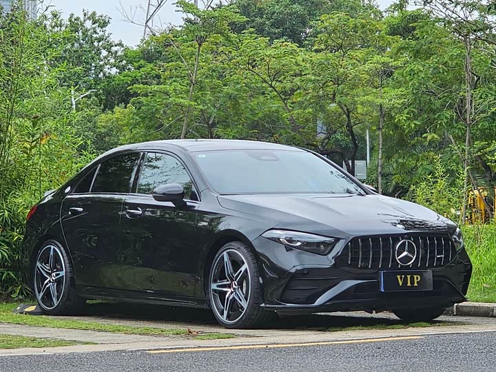 Mercedes-Benz A-Class 2025 AMG A 35 L 4 MATIC — фото 3