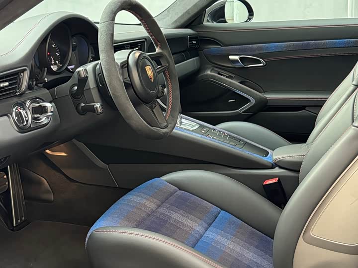 Porsche 911 2017 Carrera GTS 3.0 T — фото 17