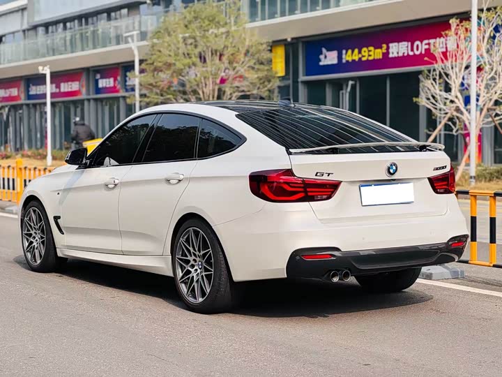 BMW 3-Series 2020 330i M — фото 7