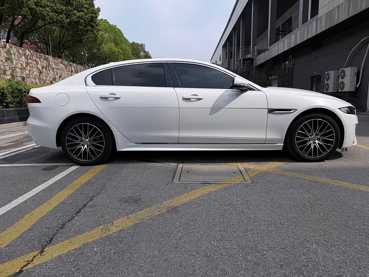 Jaguar XEL 2021 2.0 T 200 PS R-DYNAMIC — фото 4