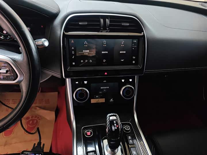 Jaguar XEL 2022 2.0 T 250 PS R-DYNAMIC S — фото 13