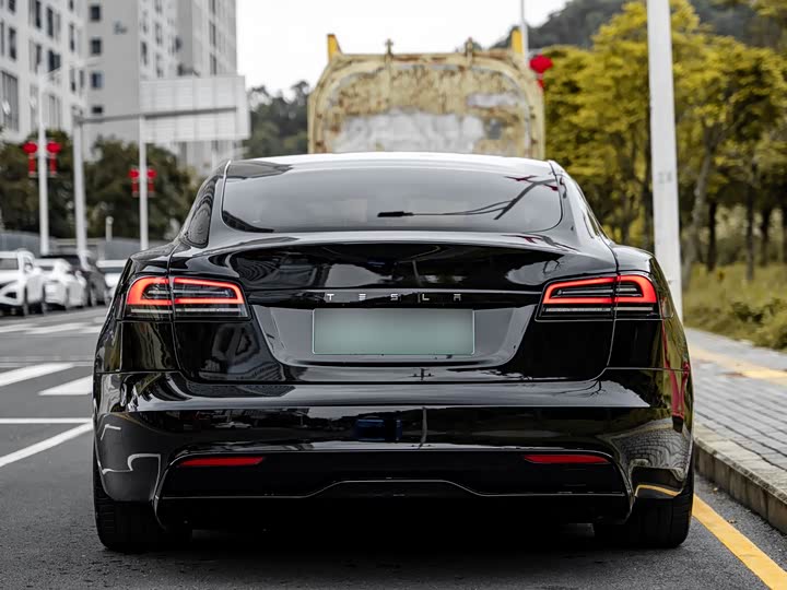 Tesla Model — фото 6