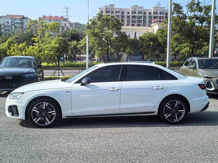Audi A4L 2023 40 TFSI — фото 4