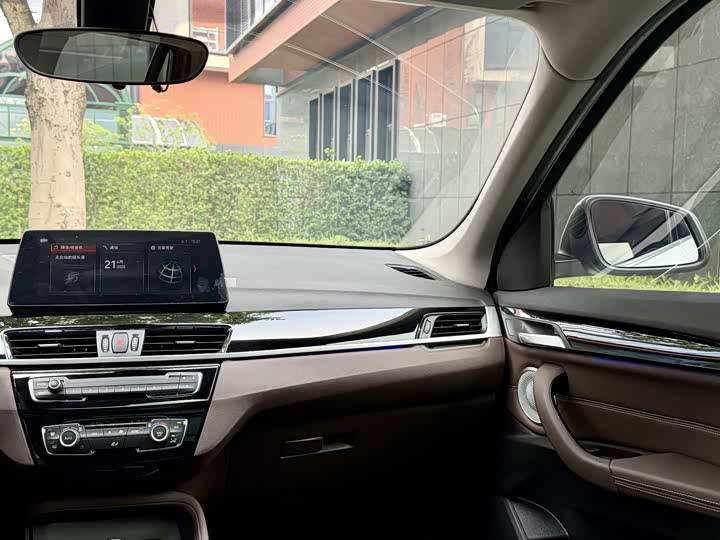 BMW X1 2021 s Drive 25 Li Leading — фото 19