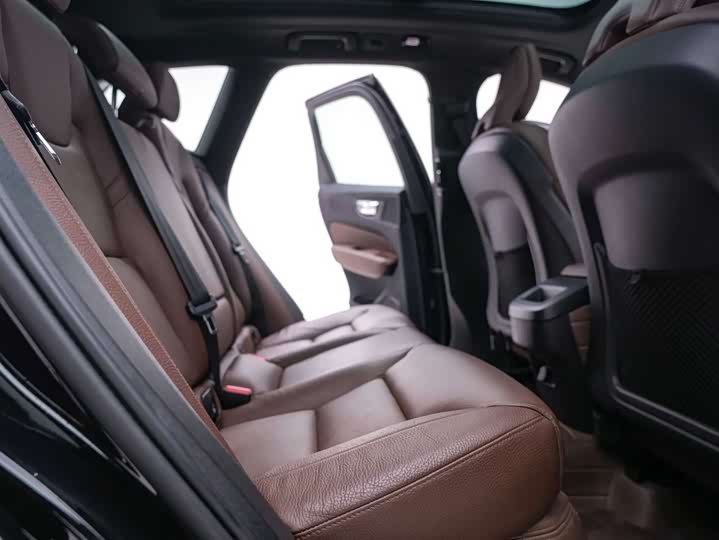 Volvo XC60 2022 B 5 4 WD — фото 26