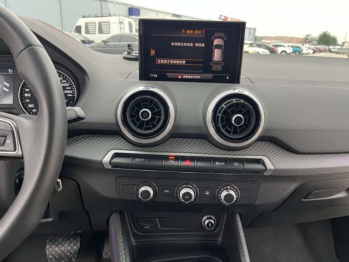 Audi Q2L 2023 35 TFSI — фото 10