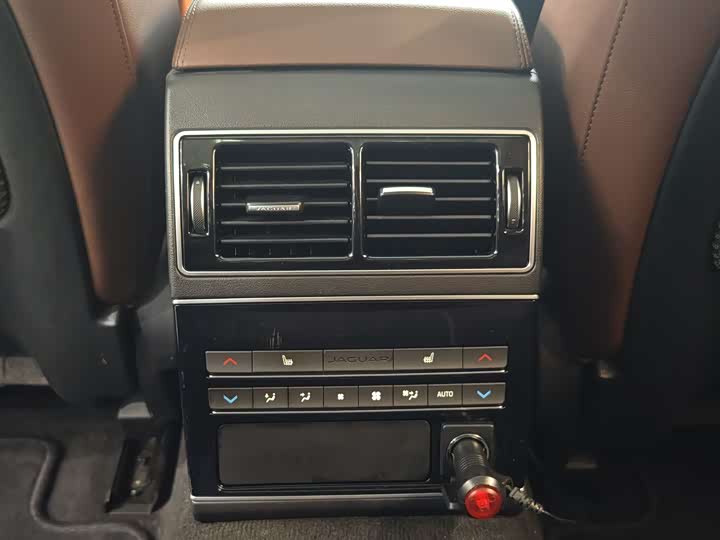 Jaguar XFL 2017 XFL 2.0 T 240 PS — фото 11