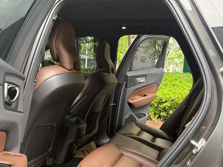 Volvo XC 60 2022 B 5 4 WD — фото 18