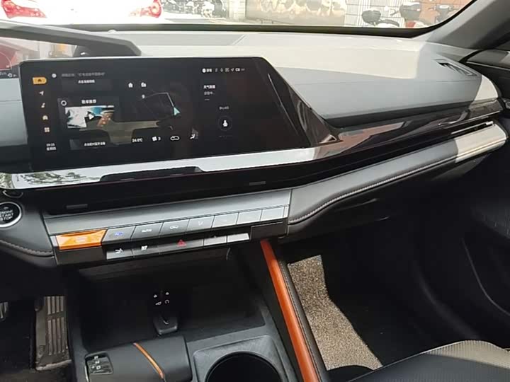 Changan UNI-V 2022 1.5 T Premium — фото 10