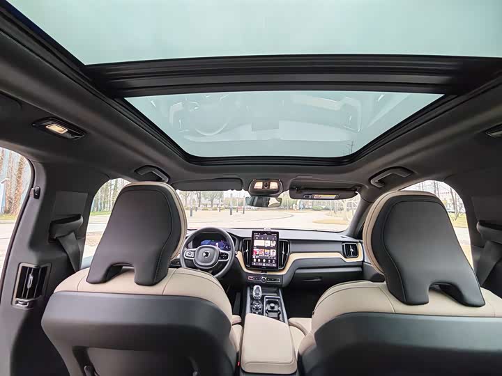 Volvo XC60 2026 B 5 4 WD — фото 28