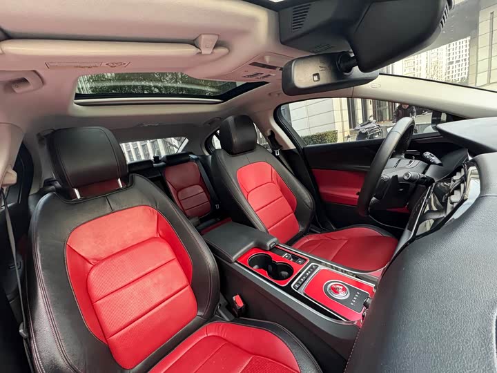 Jaguar XE 2015 2.0 T 200 PS R-Sport — фото 22