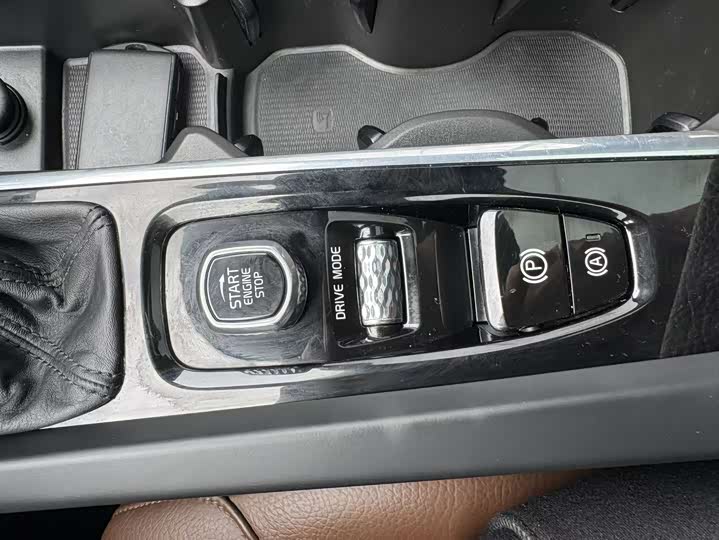 Volvo XC60 2021 T 5 4 WD — фото 37