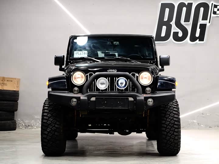 Jeep Wrangler — фото 2