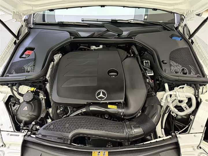 Mercedes-Benz CLS 2023 CLS 300 Luxury — фото 9