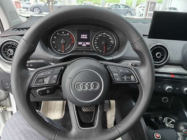 Audi Q2L 2021 35 TFSI — фото 8