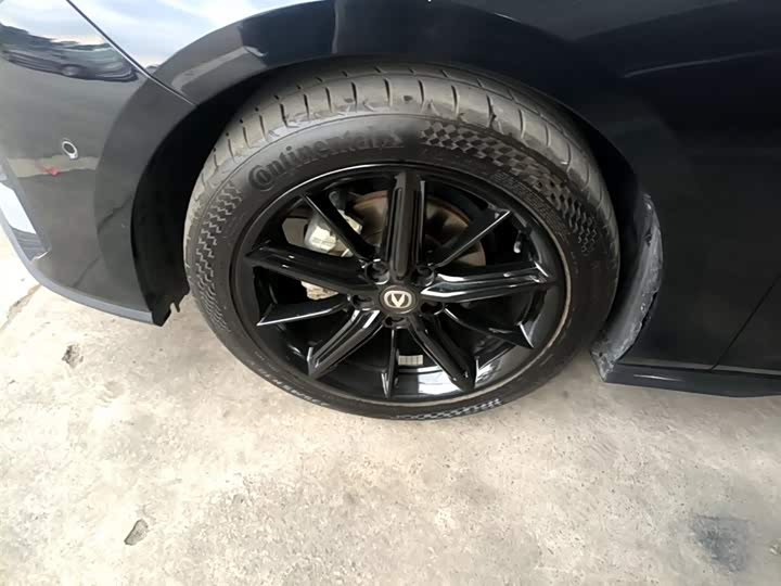Changan UNI-V 2022 1.5 T — фото 23