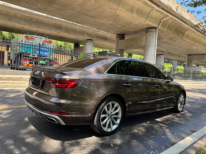 Audi A4L 40 TFSI стиль V — фото 7