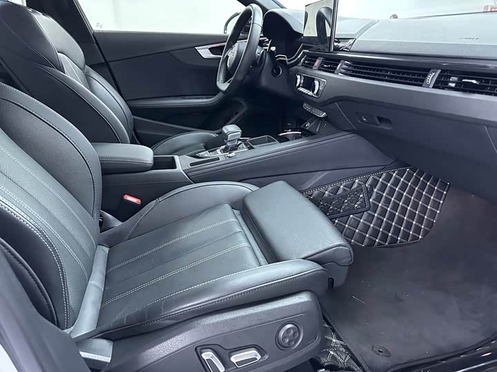 Audi A4L 40 TFSI люкс-динамик — фото 17