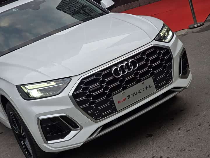 Audi Q5L 2023 40 T — фото 3