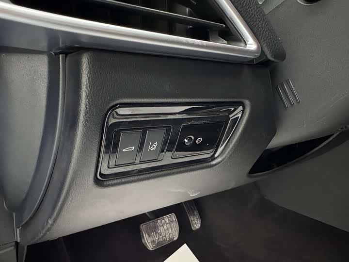 Jaguar XEL 2019 2.0 T 200 PS — фото 14