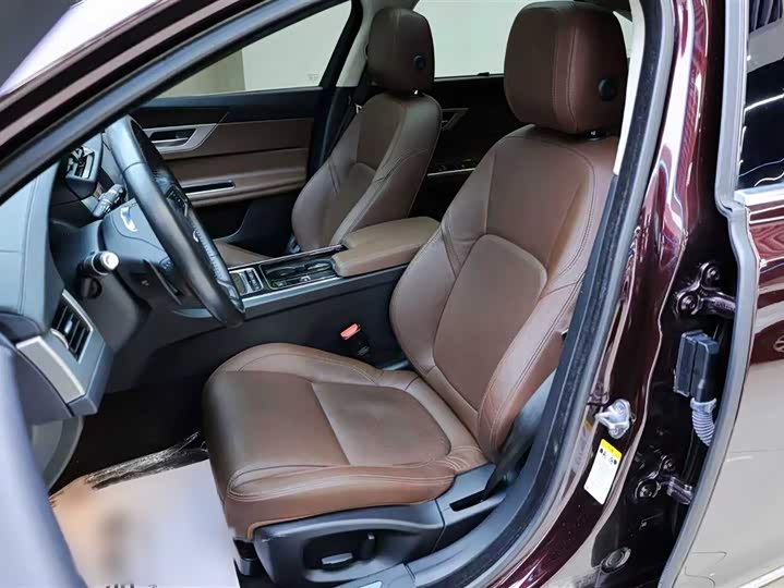 Jaguar XFL 2018 XFL 2.0 T 250 PS — фото 17