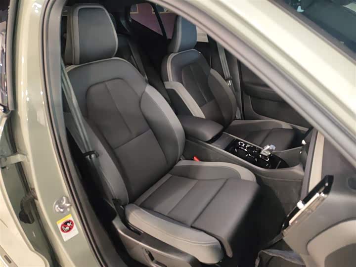Volvo XC40 2023 B 3 — фото 20