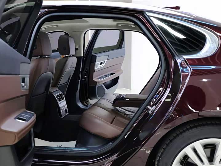 Jaguar XFL 2018 XFL 2.0 T 250 PS — фото 19