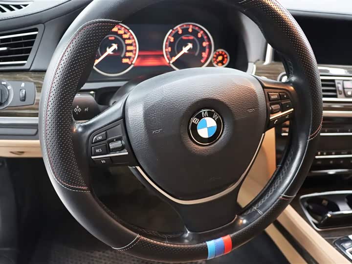 BMW 7 Series 730Li — фото 13