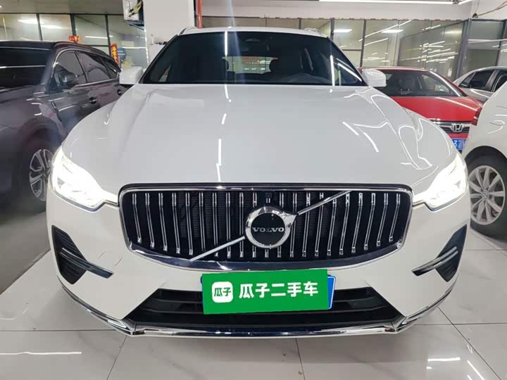 Volvo XC60 2025 B 5 4 WD — фото 3