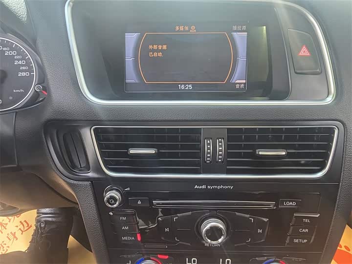 Audi Q5 2017 40 TFSI — фото 11