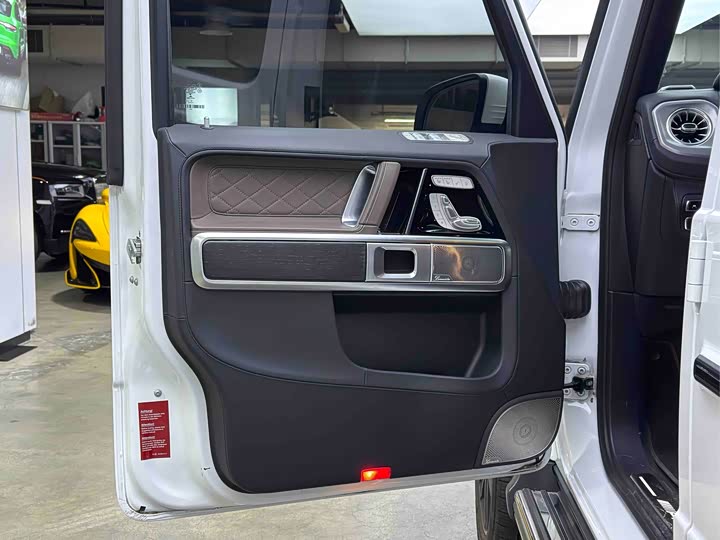 Mercedes-Benz G-Class 2022 AMG G 63 — фото 12
