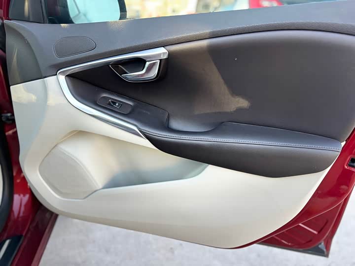 Volvo V40 2015 1.6 T — фото 41